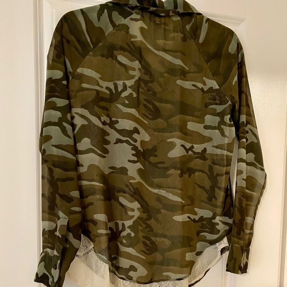 Camo Lace Lined Blouse - Picture 2 of 2
